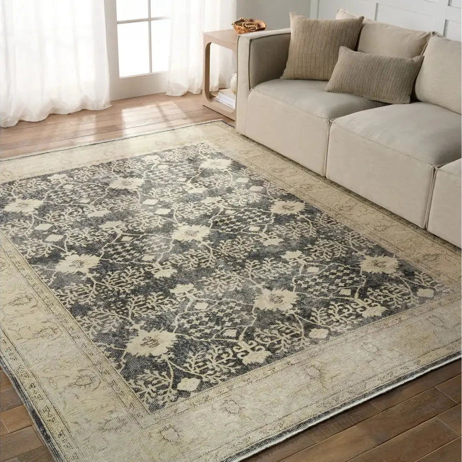 6' x 9' Beige and Grey Patterned Rug