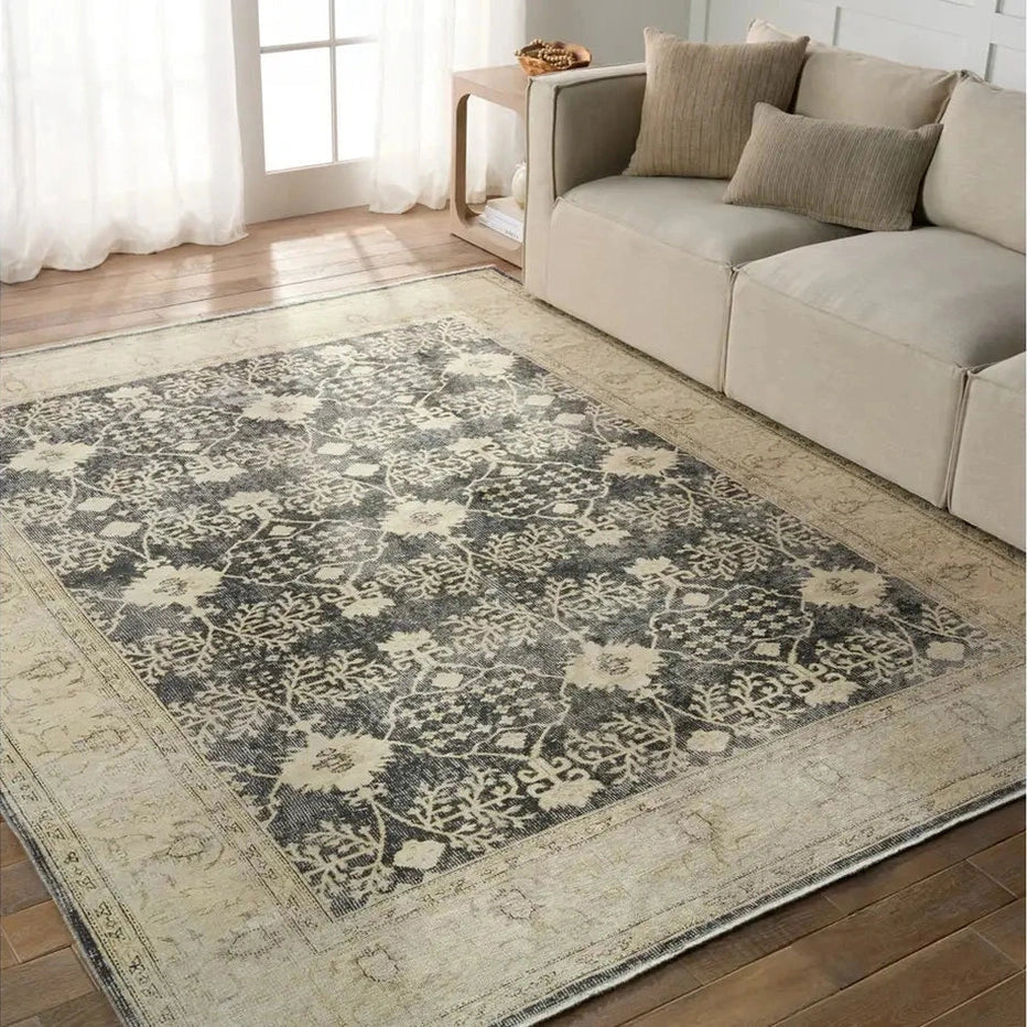 6' x 9' Beige and Grey Patterned Rug